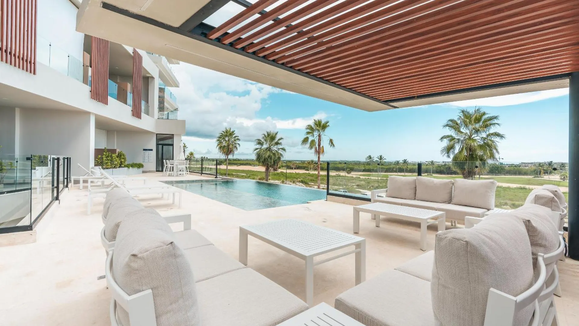 One Bedroom Apartment With Direct Access To The Pool location
